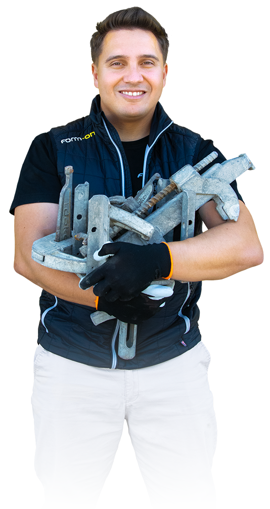 Cristian Timis mit Schalungs-Zubehör