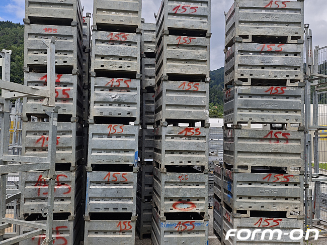 Doka - Schalungszubehör - Mehrwegcontainer verzinkt | Stapelbar. Gebraucht. Wiederverwendbar.