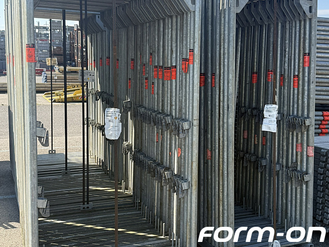 Layher - Rahmengerüst - Blitz Basispaket – 472,88 m² Fassadengerüst für 23 Felder