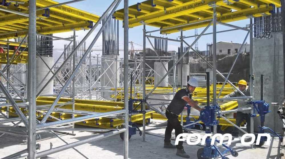 Doka -  - Doka d3 Traggerüst – Rahmen 0,90 m & Diagonalkreuze | Schwerlast-Traggerüst